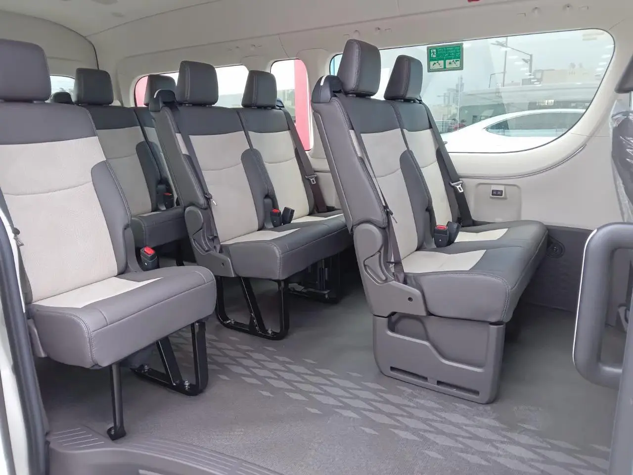 toyota-hiace-int